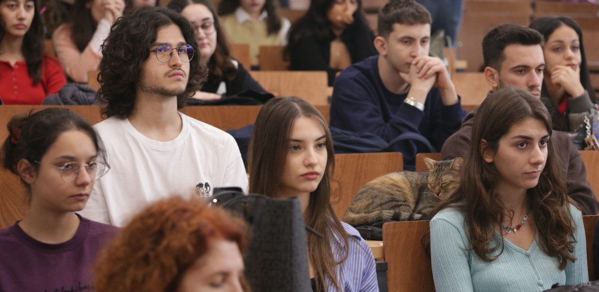 Fakülte binamızın fuaye alanında gerçekleştirilen toplantı, Dekanımız Prof. Dr. Mehmet Emin Babacan’ın konuşmasıyla başladı.